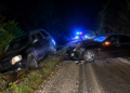 Mercedesul a chemat singur Poliția după un accident la Straja. Șoferul vinovat a fugit unde a văzut cu ochii după ce Jeep-ul s-a blocat în șanț. Tovarășul rămas la fața locului ”l-a dat pe tobogan” și le-a spus polițiștilor că băuseră împreună înainte de accident