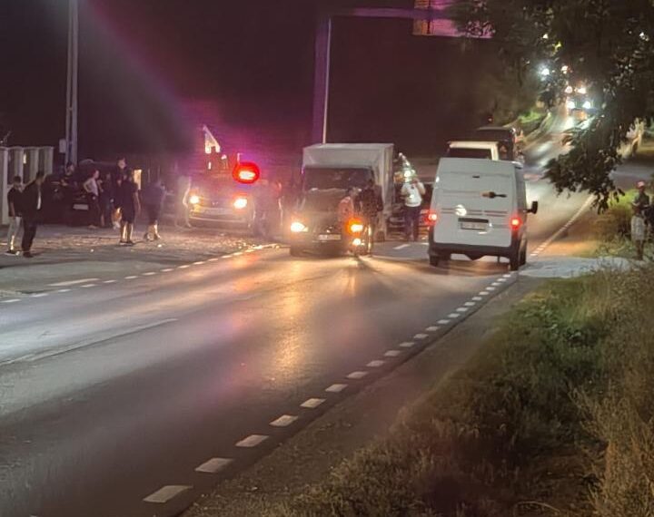 Carambol cu trei mașini, la Salcea. O femeie a ajuns la spital, iar șoferul care a provocat accidentul nu avea RCA