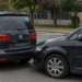 Copil de 3 ani, rănit într-un accident pe strada Traian Vuia din Suceava. Două Volkswagen-uri Touran s-au ciocnit