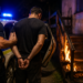 Și-a amenințat soacra cu moartea și că îi dă foc la casă, apoi i-a incendiat scările locuinței. Bărbat din Șaru Dornei, reținut pentru 24 de ore