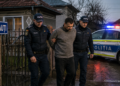 Tată reținut după ce a încălcat ordinul de protecție și a intrat în curtea copiilor săi, la Milișăuți. Băiatul de 15 ani a chemat poliția