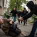 Recidivist, condamnat la 5 ani de închisoare după ce a urmărit o bătrână de 80 de ani cu Parkinson și i-a smuls poșeta în Burdujeni. Eroii care i-au venit de hac sunt șase puștani de 13–17 ani, care l-au încolțit într-o scară de bloc și au recuperat poșeta. Tâlharul are în ”CV” o condamnare pentru violare de domiciliu și tentativă de viol