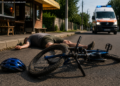 Biciclist beat ”muci”, găsit căzut și confuz lângă un magazin din Bosanci. ”Plimbarea” i-a adus și o amendă de 1.730 de lei