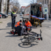 Biciclist băut, transportat la spital cu ambulanța după ce a căzut pe carosabil, la Fălticeni