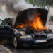 BMW luat recent din service, cuprins de flăcări pe o stradă din Burdujeni. Incendiul ar fi izbucnit în zona alternatorului