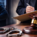 Victima unui furt, cercetată penal după ce și-ar fi schimbat declarația în favoarea inculpatului