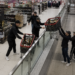 Trei tineri condamnați după furtul a 17 sticle de băuturi din Auchan Suceava. Doi dintre ei au primit închisoare cu executare