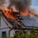 Incendiu la o casă din Basarabi, după un scurtcircuit electric în zona panourilor de pe acoperiș. Acoperișul a ars, iar proprietarul estimează pagube de 100.000 de euro