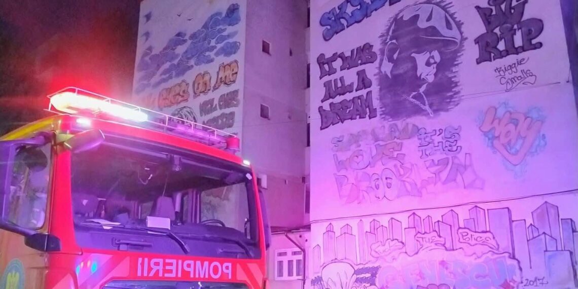 Incendiu într-un apartament din Suceava, provocat de o priză defectă. 13 persoane au fost evacuate din bloc