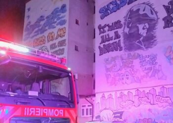 Incendiu într-un apartament din Suceava, provocat de o priză defectă. 13 persoane au fost evacuate din bloc