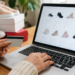 Femeie din Udești, înșelată după ce a comandat opt perechi de încălțăminte de pe un site care imita e-pantofi.ro. Cei 851 de lei au ajuns într-un cont din Singapore