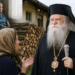 Arhiepiscopia Sucevei și Rădăuților va ajuta cu lemne o femeie cu handicap, cu indemnizație de 500 de lei, după un apel către ÎPS Calinic
