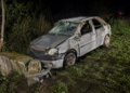 Șofer beat, reținut după un accident grav la Bălăceana. A intrat cu Loganul într-un cap de pod, s-a răsturnat de mai multe ori, iar copilul de 10 ani aflat în mașină a fost rănit. Bărbatul nu a dus copilul rănit la spital, ci acasă