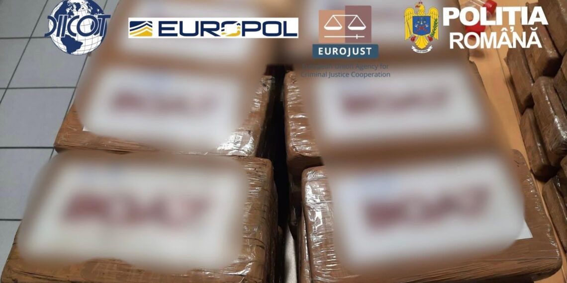 DIICOT a descins și la Câmpulung Moldovenesc într-un dosar uriaș de trafic internațional de droguri. Gruparea ar fi transportat aproape 1,7 tone de cocaină, canabis și hașiș, în valoare de până la 25 de milioane de euro