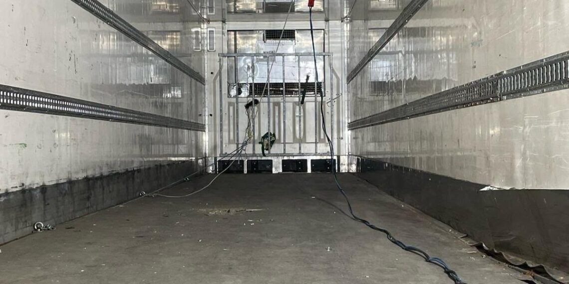 DIICOT a descins și la Câmpulung Moldovenesc într-un dosar uriaș de trafic internațional de droguri. Gruparea ar fi transportat aproape 1,7 tone de cocaină, canabis și hașiș, în valoare de până la 25 de milioane de euro