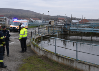 Doi muncitori au murit în timp ce efectuau lucrări de mentenanță la un decantor de apă uzată, în Siret