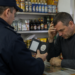 Fals polițist de la ”Economic”, reținut și apoi pus sub control judiciar. A făcut un ”control” la un magazin, a cerut 500 de lei ca să nu dea amenzi și a ”confiscat” încă 70 de lei de pe o masă