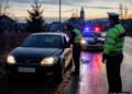Șofer ”torpilă” prin Marginea, oprit de polițiști după ce mergea haotic. Etilotestul a indicat 1,30 mg/l alcool pur în aerul expirat