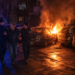 A fost prins beat la volan după ce polițiștii l-au scos din mașina care i-a luat foc într-o parcare din Suceava. Șoferul susținea că adormise cu piciorul pe accelerație. Condamnat pentru că a condus beat, achitat pentru incendiul care a avariat alte patru autoturisme