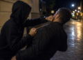 Minor arestat preventiv după ce a tâlhărit o persoană pe o stradă din Fălticeni, smulgându-i de la gât un lanț de aur de 8.700 de lei. Puștanul era sub control judiciar și mai fusese trimis în judecată pentru fapte similare