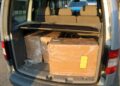Șofer prins la Șcheia cu peste 42.000 de țigări de contrabandă, în mașină. A încercat să fugă de polițiști, dar a fost blocat. Percheziții la Dornești și Salcea, prejudiciu de 155.000 de lei