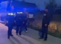 ”Îți fărâm tăt botu!” Prinși cu lemn fără acte, s-au dezlănțuit în fața polițiștilor: înjurături, amenințări și o piatră aruncată spre activistul de mediu Dani Ghinghiloschi. Doi scandalagii au ajuns în arest