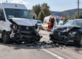 Accident cu trei răniți la Voitinel. Un șofer a intrat pe contrasens și a lovit o mașină în care se aflau doi copii