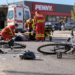 Accident între doi bicicliști, în fața magazinului Penny din Vicovu de Sus. Un bărbat de 83 de ani a ajuns la spital cu traumatism cranian