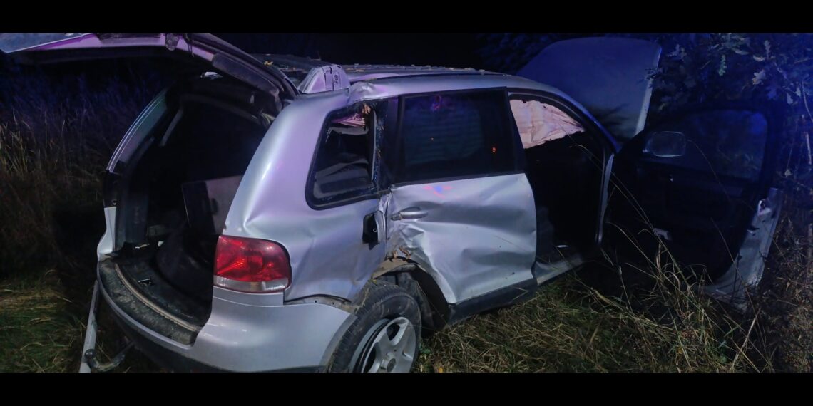 Patru persoane au ajuns la spital după un accident la Dolheștii Mari. Mașina a ieșit în afara carosabilului