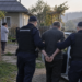 Așa DA! Polițiștii din Frătăuții Noi au aflat despre agresiune, s-au autosesizat și au acționat, deși victima a tăcut mâlc. Bărbatul a ajuns în arestul IPJ Suceava după ce și-a bătut și amenințat cu moartea soția