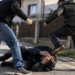 Bătaie între frați, în plină stradă, la Cajvana. Doi bărbați și-au vărsat nervii pe fratele vitreg, lovindu-l cu pumnii și picioarele. Agresorii au fost reținuți