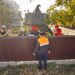 Bătrân de 86 de ani, căzut într-o fântână adâncă de aproximativ 8 metri la Zvoriștea. Polițiștii i-au coborât o funie și o găleată până la sosirea pompierilor