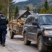 Bărbat de 73 de ani, ajuns în arest după ce a fost prins de polițiști tractând cu un Pajero neînmatriculat un atelaj cu 0,5 metri cubi de lemne fără acte. Avea permis doar pentru tractor