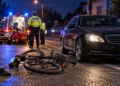 Biciclist de 70 de ani, rănit după ce s-a dezechilibrat și a ajuns în fața unui Mercedes, la Baia. Avea 1,08 mg/l alcool pur în aerul expirat