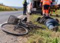 Biciclist rupt de beat, ajuns la spital după ce a dat cu fața de drum. Etilotestul a indicat 1,35 mg/l alcool pur în aerul expirat