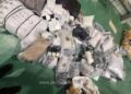 Haine contrafăcute, de aproape 73.000 de lei, descoperite în bagajele unui româno-ucrainean la Vama Siret