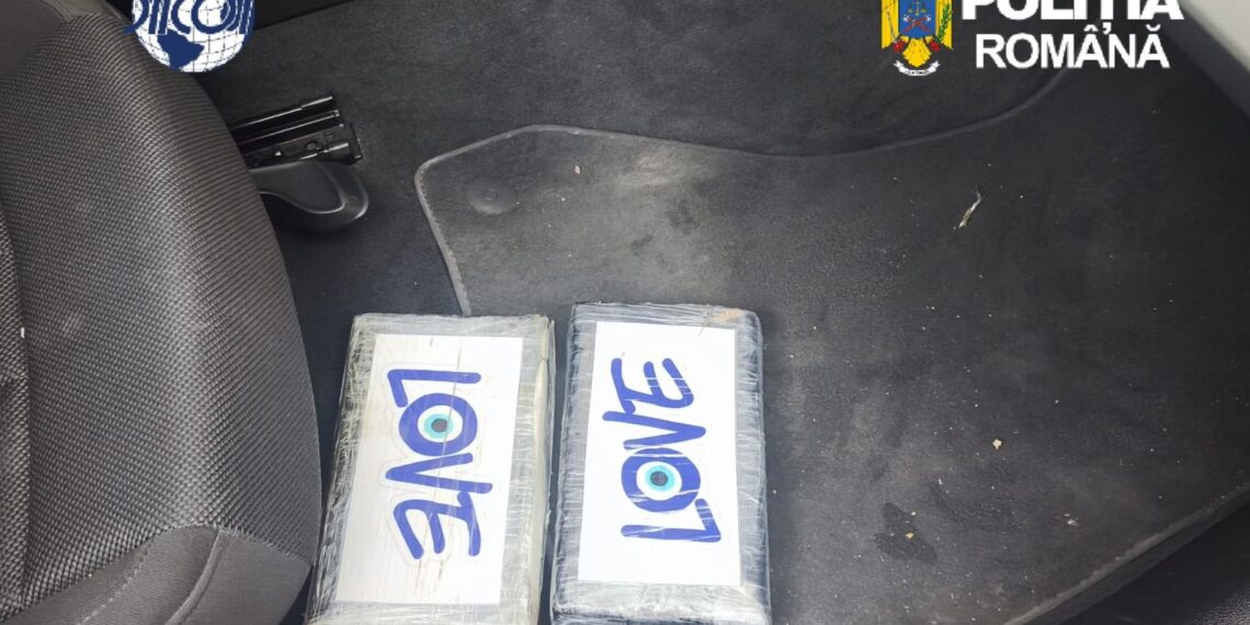Peste 2,2 kilograme de cocaină, scoase din circuit de DIICOT. Cinci persoane reținute, iar drogurile ar valora aproximativ 220.000 de euro