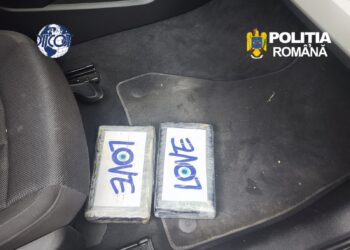 Peste 2,2 kilograme de cocaină, scoase din circuit de DIICOT. Cinci persoane reținute, iar drogurile ar valora aproximativ 220.000 de euro