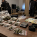 Recidivist de 65 de ani și doi tineri de 20 de ani, reținuți într-un dosar de trafic de canabis. Drogurile erau vândute cu 250-300 de lei