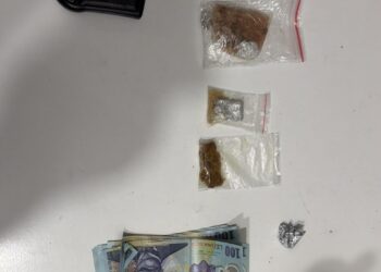 Recidivist de 27 de ani, reținut pentru trafic de droguri de mare risc. Vindea 4-CMC cu 700 de lei la fiecare tranzacție