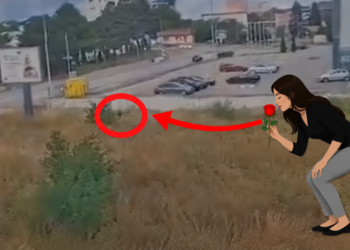 Prima zi de școală, cu ”flori” pentru toate gusturile. În timp ce părinții stăteau la coadă la florării, o femeie ”ciufulea trandafirul” unui bărbat, în buruienile de pe terenul de lângă sediul Antena 3 Suceava
