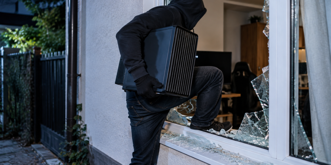 Rădăuțean reținut după ce a intrat prin efracție într-o locuință și a furat un PC de 10.000 de lei. Calculatorul a fost recuperat