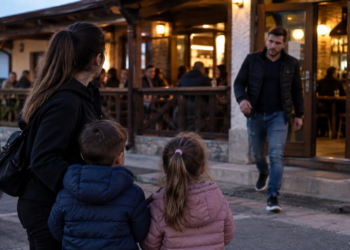 Reținut la 27 de ani după ce a încălcat ordinul de protecție față de soția de 26 de ani. Femeia venise să-și ia cei doi copii lăsați în grija socrului, iar bărbatul a ieșit din crâșmă și s-a apropiat de ea. Cei doi soți se află în proces de divorț