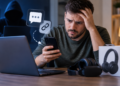 A vrut să vândă niște căști pe OLX, dar a ajuns să plătească el. 480 de lei au dispărut din cont după accesarea unui link fals