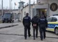 Ridicat de polițiști și dus la penitenciar. Doi ani de închisoare după o noapte de băut, trei drumuri fără permis și o încercare de a schimba locul la volan