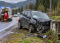 Șofer de 79 de ani, din Timișoara, rănit după ce a adormit la volan și a intrat într-un cap de pod, la Câmpulung Moldovenesc Doi pasageri au fost răniți