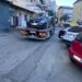 Mașină ridicată de Poliția Locală Suceava de pe Aleea Lalelelor. Autoturismul parcat neregulamentar bloca circulația
