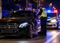 Dosar penal și amendă de peste 2.000 de lei pentru un bărbat beat și fără permis, prins la volanul unui Mercedes. Mașina avea și ITP-ul expirat