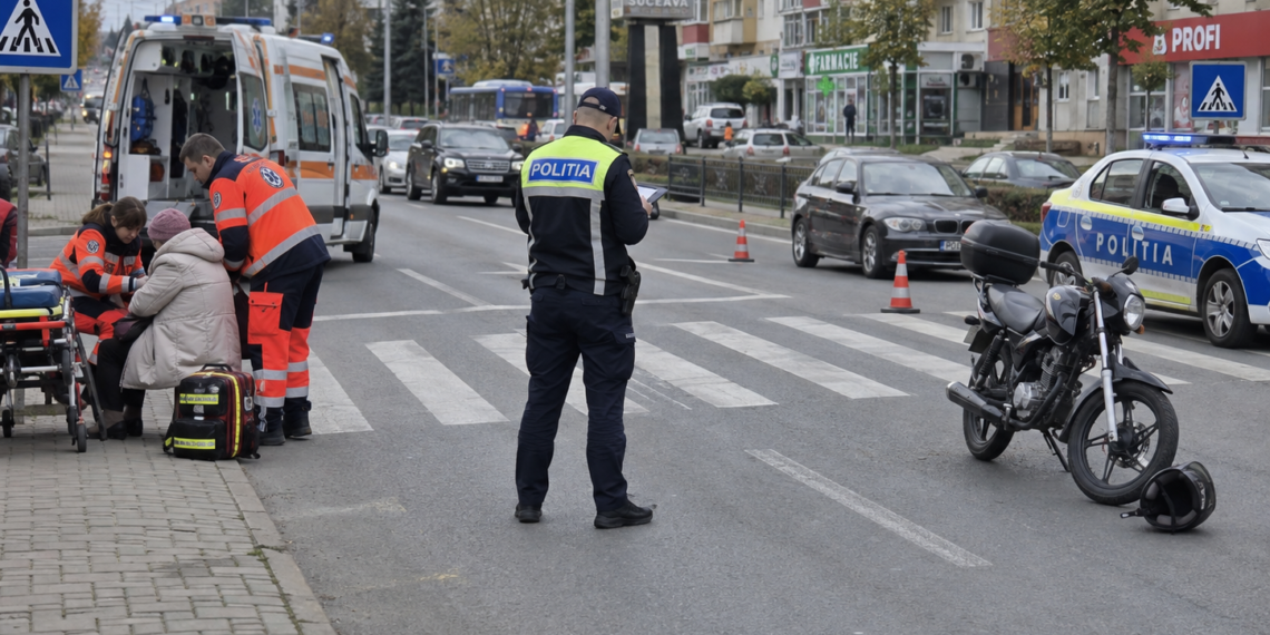 Femeie de 70 de ani, lovită pe trecerea pentru pietoni de un motociclist de 16 ani, în Burdujeni