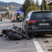 Motociclist de 70 de ani, rănit după ce a intrat într-o mașină oprită la Sucevița